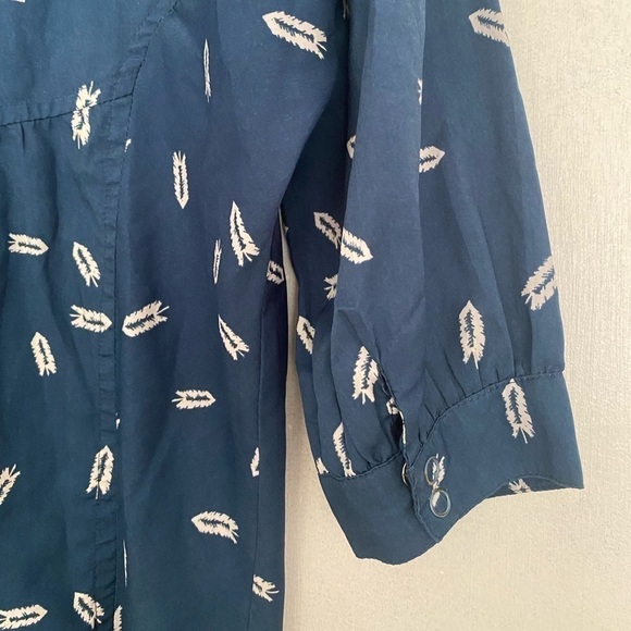 BILLABONG BLUE LIGHTWEIGHT FEATHER PATTERNED BUTTON DOWN SHIRT SIZE M - Picture 4 of 5